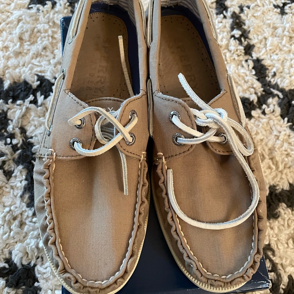 Mens tan sperrys size 9